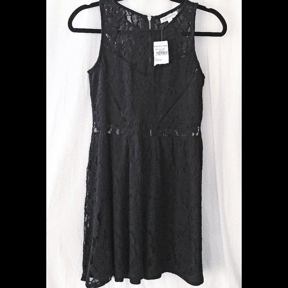 Beautiful NWT SOCIALITE Size L Goth Sleeveless Black Lace Lined Flare Mini Dress - Picture 2 of 3